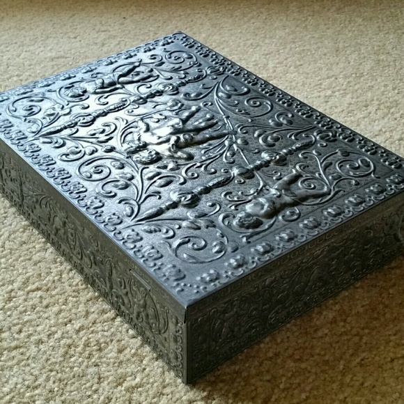 VINTAGE TIN BOX - Picture 2 of 5